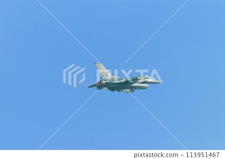 Accelerating US Air Force F-16 Fighting Falcon 113951467