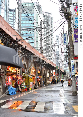 雨天從新橋站烏森口看守的餐廳區 113951613