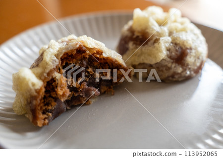 切好的饅頭天婦羅橫切面(內) 切好的饅頭天婦羅橫切面(內) 113952065