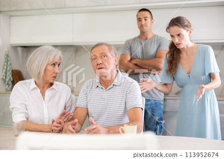 Family quarrel - couple is unhappy with elderly parents, express dissatisfaction 113952674