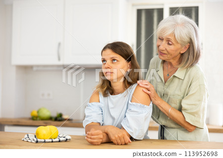 Old woman encouraging her daughter 113952698