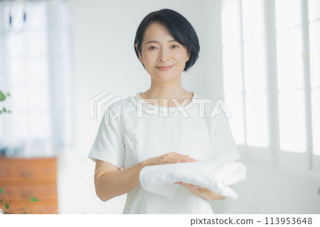 Body care esthetician Body care esthetician 113953648