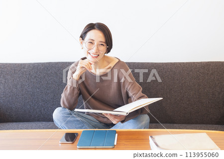 woman working from home woman working from home 113955060