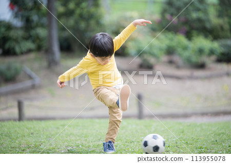 A boy playing soccer 113955078