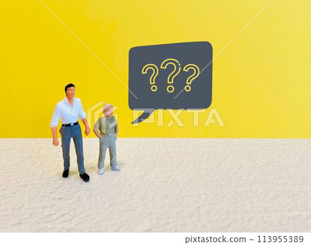 Children ask parents questions Children ask parents questions 113955389