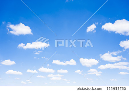 藍天天空雲彩春天天空背景材料4月拷貝空間 藍天天空雲彩春天天空背景材料4月拷貝空間 113955760