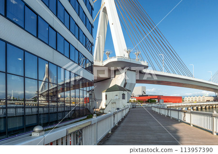 【青森港：青森灣區】青森站周邊的灣區是求婚的聖地。 113957390