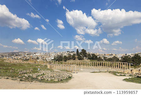 Forum (Oval Plaza) in Gerasa (Jerash), Jordan. Was built in the first century AD. Against the background of a beautiful sky with clouds. 113959857