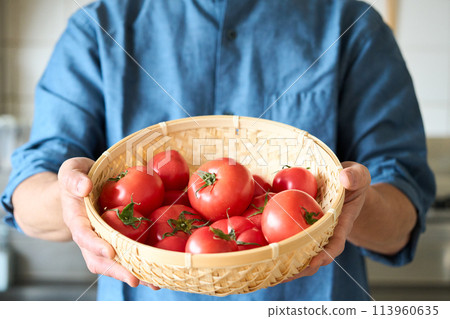 Men with tomatoes Men with tomatoes 113960635