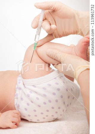 Infant Vaccination Moment 113961732