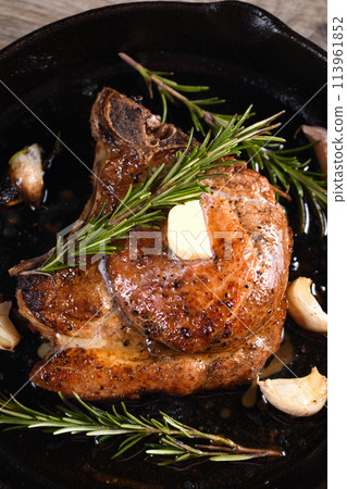 Fried Pork Bone Cutlet 113961852