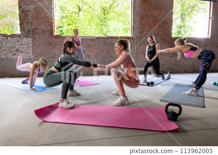 Collaborative Strength: Partner Workout Session Collaborative Strength: Partner Workout Session 113962005