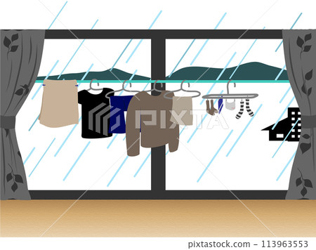 由於下雨,衣服在室內晾乾 由於下雨,衣服在室內晾乾 113963553