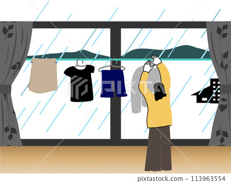 下雨天，一個人在室內晾衣服 113963554