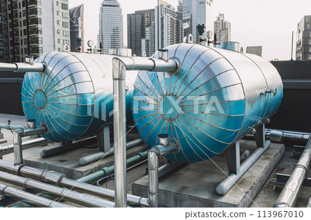Stainless Steel Insulated Large Hot Water Storage Pressure Tank for hotel at outdoor roof top with hot water pipe heat pump system. 113967010