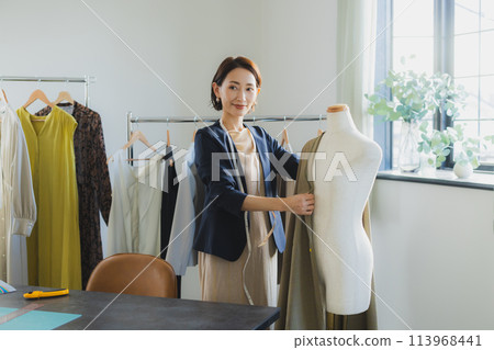 Women working in the apparel industry 113968441