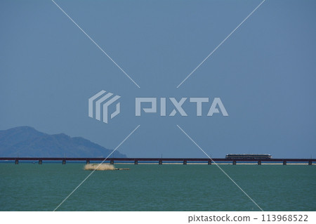 穿越由良川大橋的京都丹後鐵道KTR8500號列車 113968522