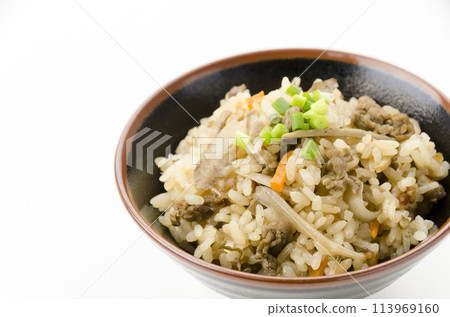 牛肉和牛蒡煮熟的米飯 113969160