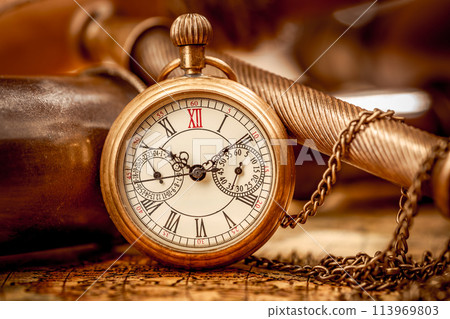 Vintage still life Antique pocket watch. 113969803