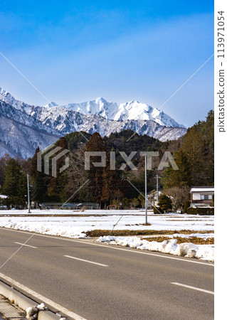 Mount Kashima-yari with snow remaining, seen from Prefectural Route 325 in Omachi, Omachi City, Nagano Prefecture 113971054
