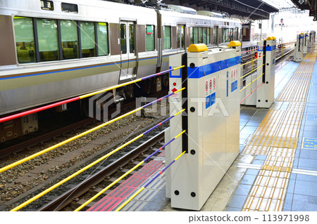 Platform door of JR Osaka Station Platform door of JR Osaka Station 113971998