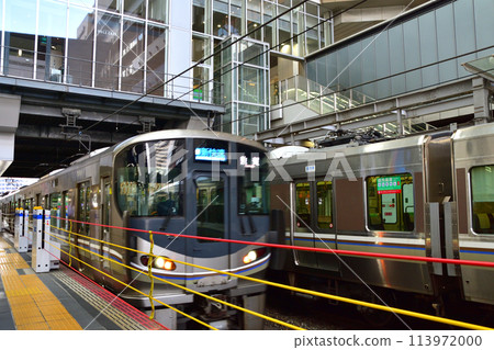Platform door of JR Osaka Station 113972000