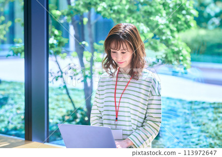 Female IT engineer operating a computer. Photo courtesy of LINK FOREST 113972647