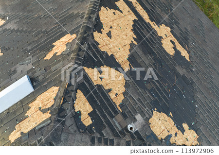 Hurricane Ian destroyed house roof in Florida residential area. Natural disaster and its consequences Hurricane Ian destroyed house roof in Florida residential area. Natural disaster and its consequences 113972906