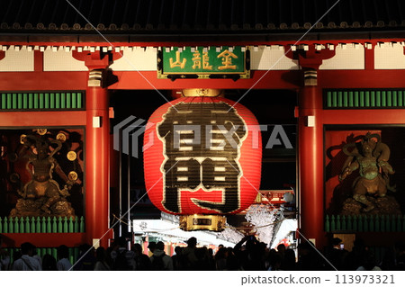 Large lantern of Kaminarimon illuminated, Large lantern of Sensoji Temple, Large lantern of Kaminarimon at night 113973321