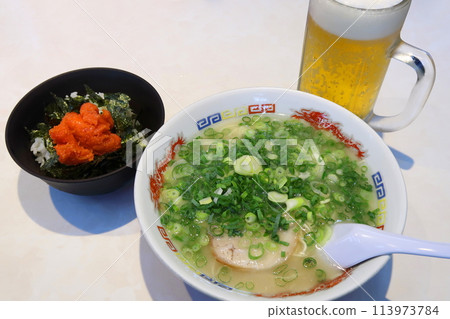豬骨拉麵加蔥和辣明太子米飯 113973784