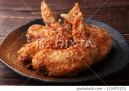Deep-fried chicken wings Deep-fried chicken wings 113975253
