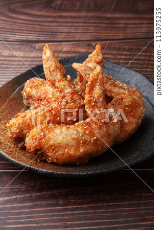 Deep-fried chicken wings Deep-fried chicken wings 113975255