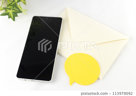 Smartphone, envelope and sticky note. Image of email and SNS 113978092