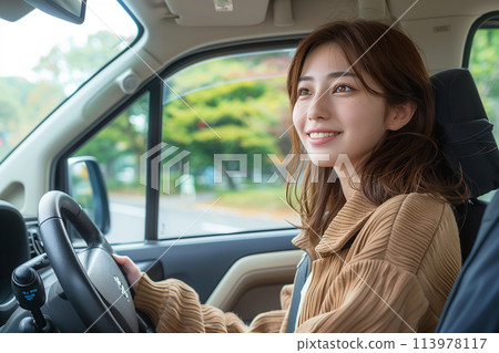 Women driving 113978117