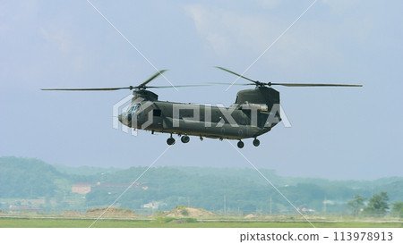 US Army CH-47 Chinook Flying Low US Army CH-47 Chinook Flying Low 113978913