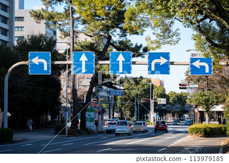 【重點公車專用道】路標複雜的路口 【重點公車專用道】路標複雜的路口 113979185