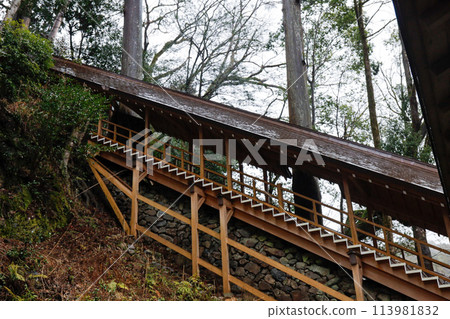 通往入川上神社下社本殿的樓梯 113981832