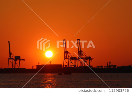 Osaka Harbor Diamond Point 113983736