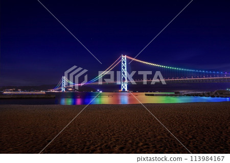 Kobe City, Akashi Kaikyo Bridge illuminated (rainbow pattern) Kobe City, Akashi Kaikyo Bridge illuminated (rainbow pattern) 113984167