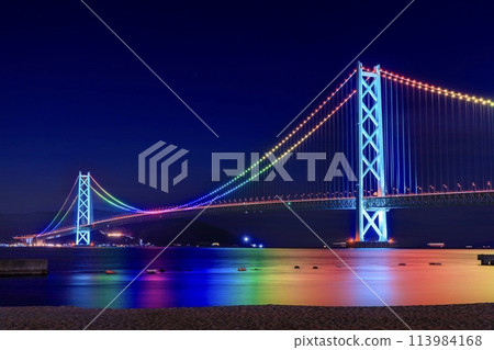 Kobe City, Akashi Kaikyo Bridge illuminated (rainbow pattern) Kobe City, Akashi Kaikyo Bridge illuminated (rainbow pattern) 113984168
