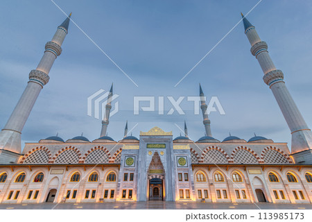 Modern Grand Camlia Mosque, or Buyuk Camlica Camii, located in Camlica hill in Uskudar, Istanbul, Turkey Modern Grand Camlia Mosque, or Buyuk Camlica Camii, located in Camlica hill in Uskudar, Istanbul, Turkey 113985173