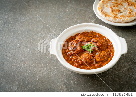 chicken tikka masala spicy curry meat food with roti or naan bread chicken tikka masala spicy curry meat food with roti or naan bread 113985491