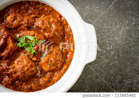 chicken tikka masala spicy curry meat food with roti or naan bread chicken tikka masala spicy curry meat food with roti or naan bread 113985492