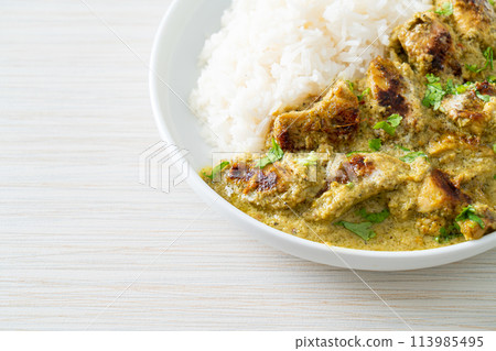 Afghani chicken in green curry or Hariyali tikka chicken hara masala with rice 113985495