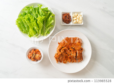 grilled pork marinated Kochujang sauce in Korean style with vegetable and kimchi grilled pork marinated Kochujang sauce in Korean style with vegetable and kimchi 113985528