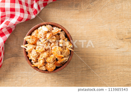 dried shrimps or dried salted prawn 113985543