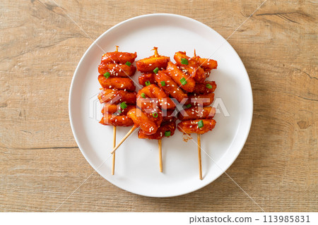 deep fried Korean rice cake (Tteokbokki) skewered with spicy sauce 113985831