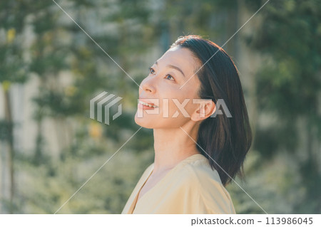 female, lady, woman 113986045