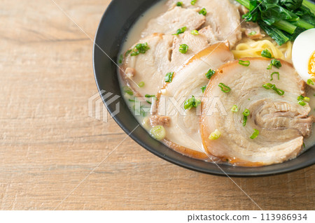 Ramen noodles in pork bone soup with roast pork and egg 113986934