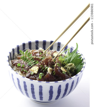 醃生鰹魚碗(白色背景) 醃生鰹魚碗(白色背景) 113986981